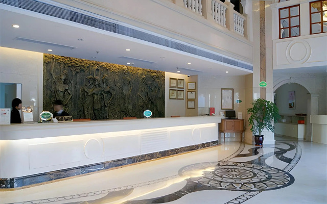 Vienna International Hotel Shanghai Disneyland Tour Shop