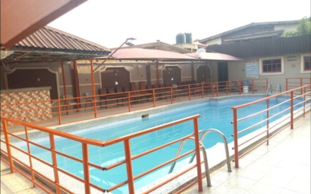 Aquatic Suites & Lounge