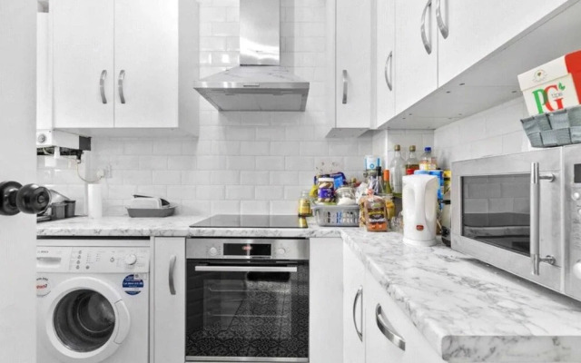Spacious 4 Bedroom Apartment in Bethnal Green