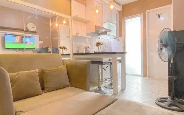 Warm And Homey 2Br Bassura City Apartment