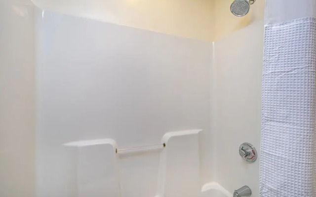 Suites at Silver Tree A124