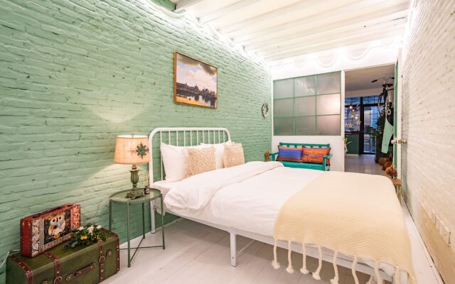 Shanghai Art Inn Vermeer