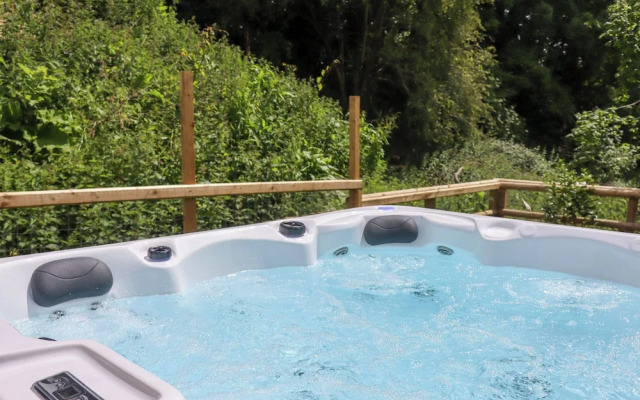 Valley Lodge 4 - North Wales Eco Lodges