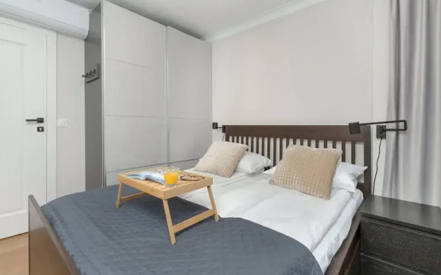 Apartment With Two Balconies by Renters