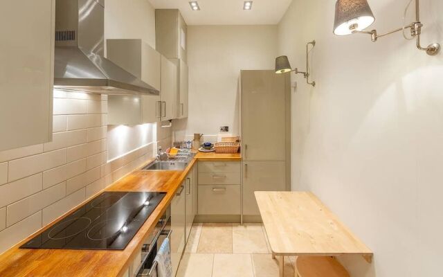 Cosy Modern Stockbridge Apartment