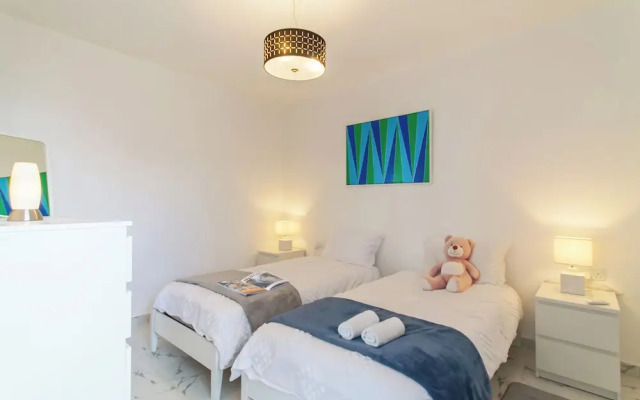 A Sunny Penthouse Modern 2 bdr - Sliema