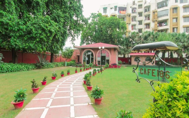 OYO 8771 Hotel Allahabad Regency
