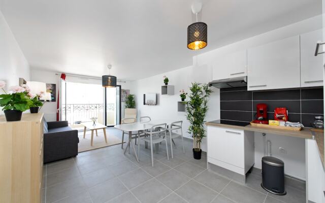 Accommodation with Parking near Paris