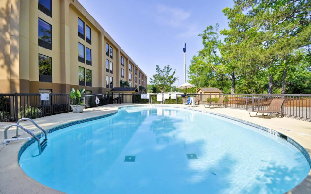 Hampton Inn Columbia-I-26 Airport