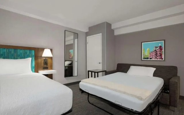 Hampton Inn & Suites by Hilton Toronto Downtown