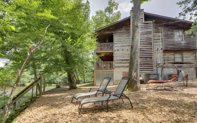 Riverfront Couple's Retreat in Smoky Mountains!