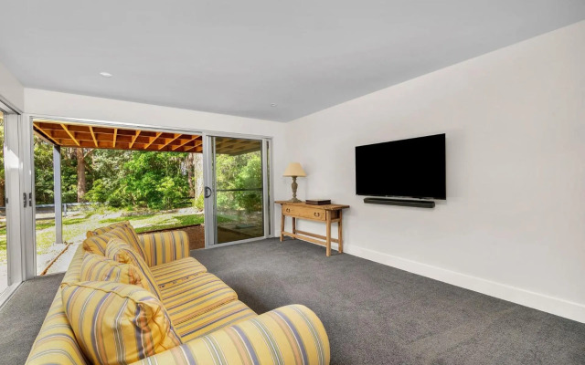 Kookaburra House at Vincentia 4pm Check Out Sundays