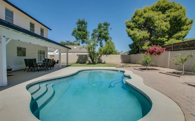 Upgraded 4-bdrm Beautiful Home W/pool!
