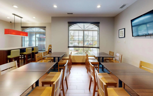 Country Inn & Suites by Radisson, Michigan City, IN