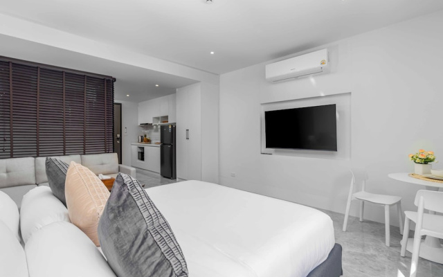 1BR w Pool Gym near Nai Harn C266