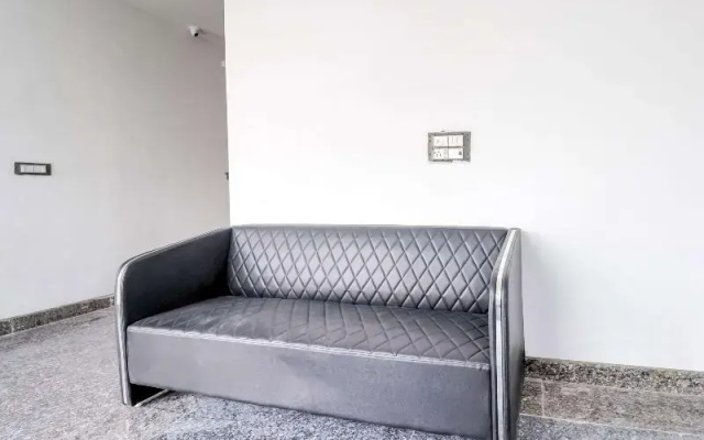 Collection O 79356 Mahavir Enclave
