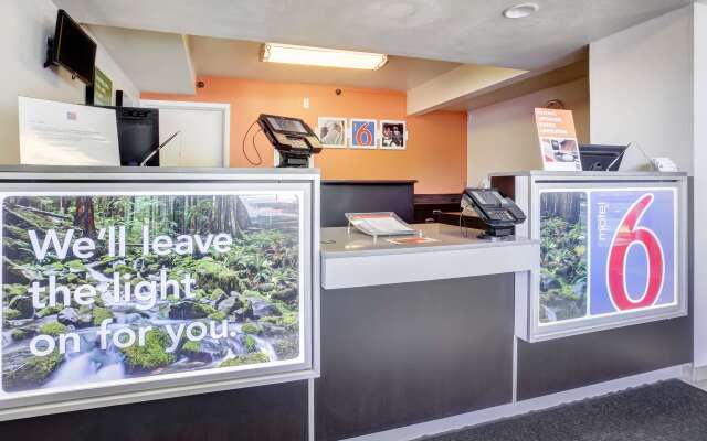 Motel 6 Medford, OR