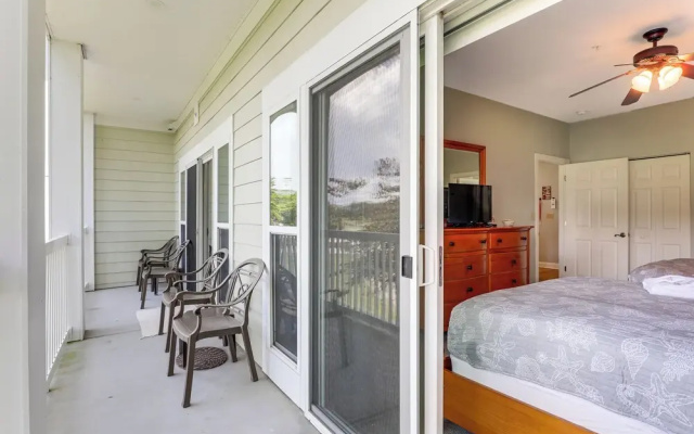 ~ 6 Mi to Ocean w/ Pool & Golf: Myrtle Beach Condo