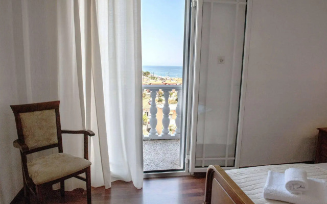 Golden Beach Agiocampos Hotel