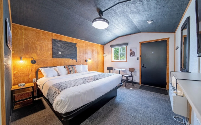 Hansen Inn and Cabins