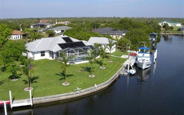 Tropical Paradise Bed & Breakfast