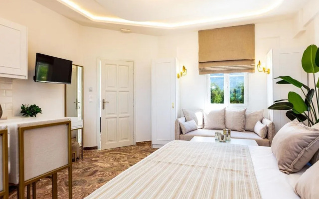 Pinelopi Beach Suites