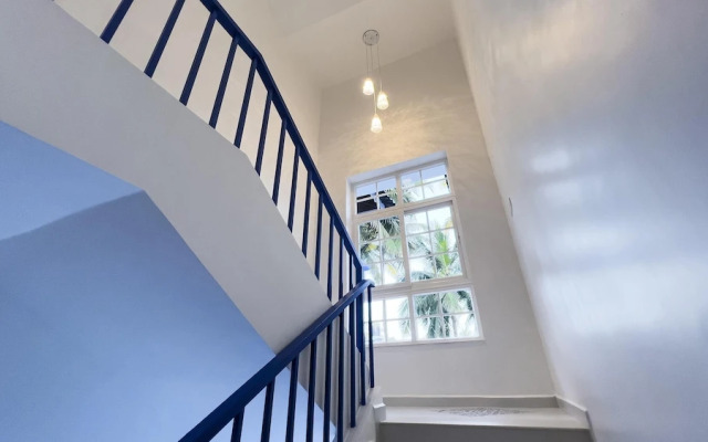 Navin S Vista Azul