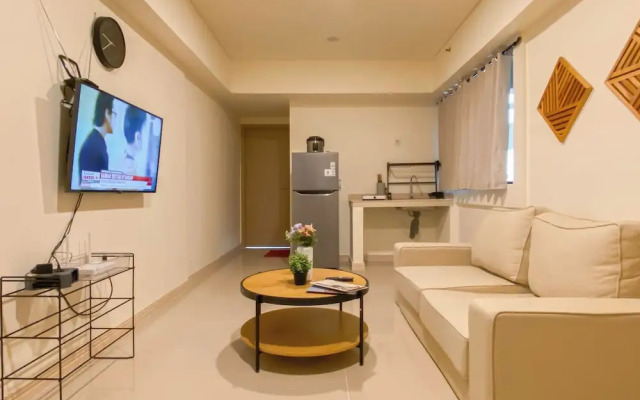 Warm And Cozy 2Br Meikarta Apartment