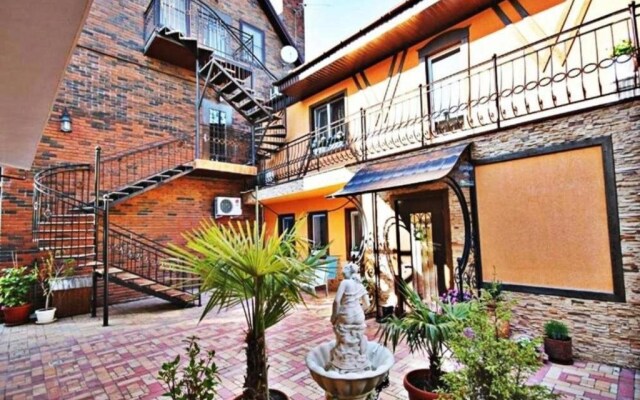 U Irinyi Guest House