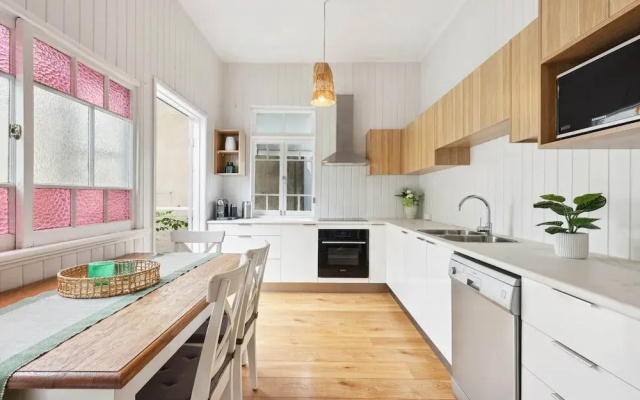 Tranquil 3-bed Family Home With Spacious Backyard