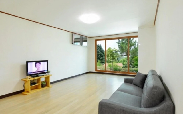 Chuncheon Aisan Tennis Pension