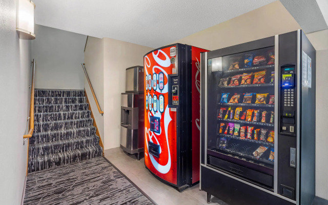 Quality Inn Chesterton near Indiana Dunes National Park I-94