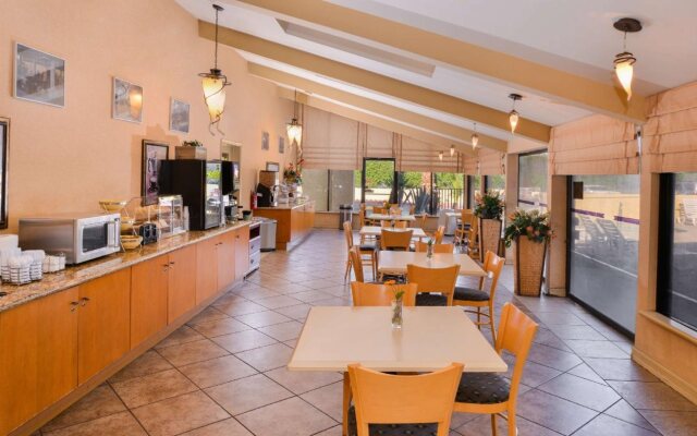 Red Lion Inn & Suites Cathedral City