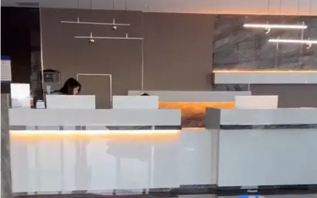 H Hotel (Yiyang Hunan City College)