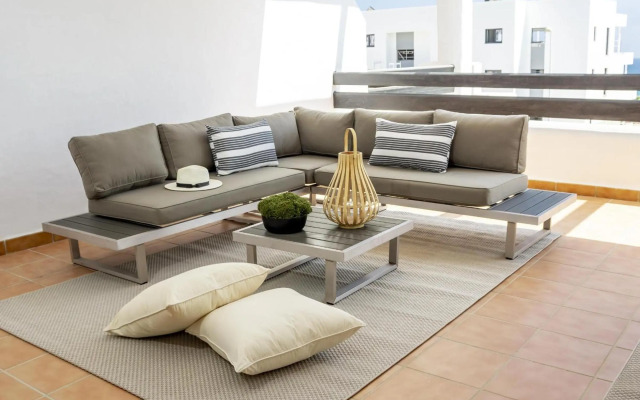 DJC - Modern 2 bedroom apartment close to beach