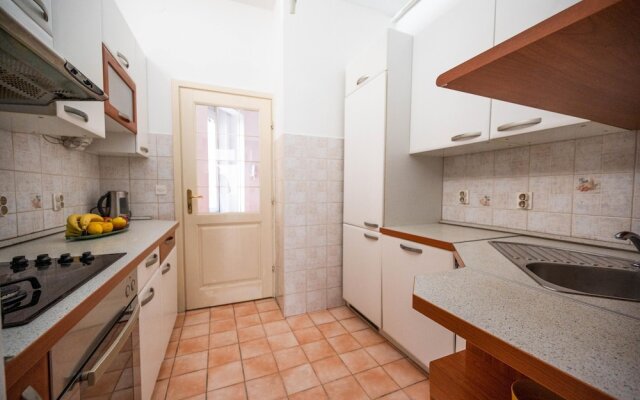 Bright and Modern 1bdr Apartment in the Center