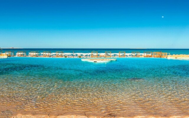 Beachfront and sea View in 5 Star Hotel Hurghada