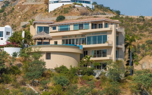 Spacious 5 BR W/amazing Ocean View at Villa del Mar