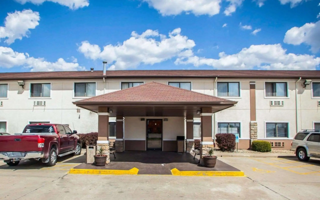 Quality Inn near I-72 and Hwy 51