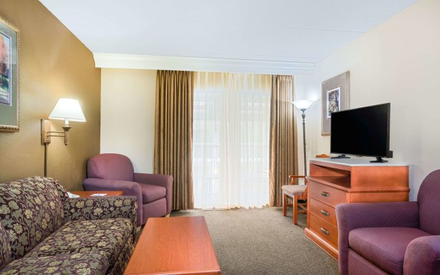 Ramada by Wyndham Plymouth Hotel & Conference Center