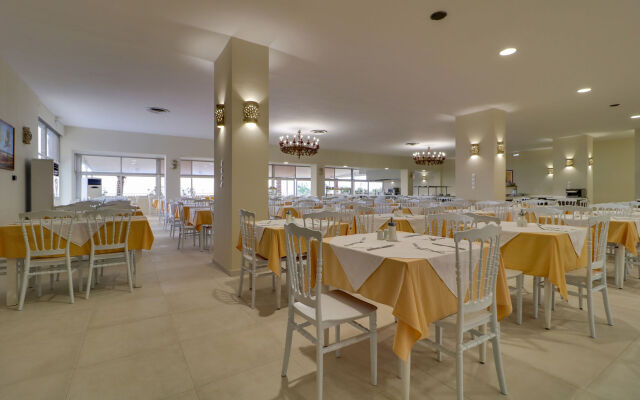Calamos Beach Family Club Hotel