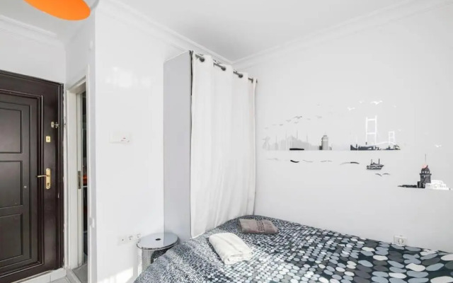 Cute 1 Room w/AC 300 meters to Istiklal Street