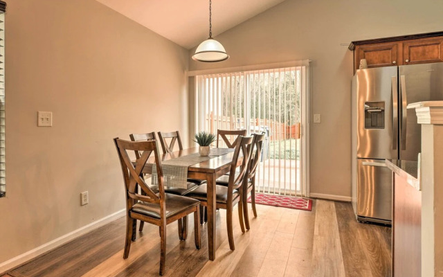 Pet-friendly Retreat w/ Yard: ~ 8 Mi to Downtown!