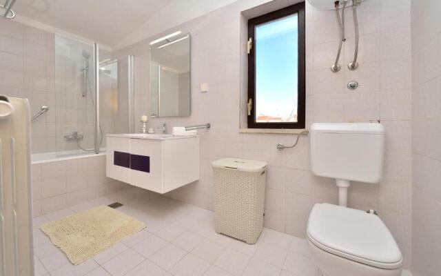 Beachfront Skoblar Holiday Home with Seaview