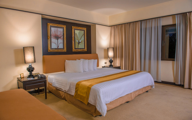 Pantip Suites
