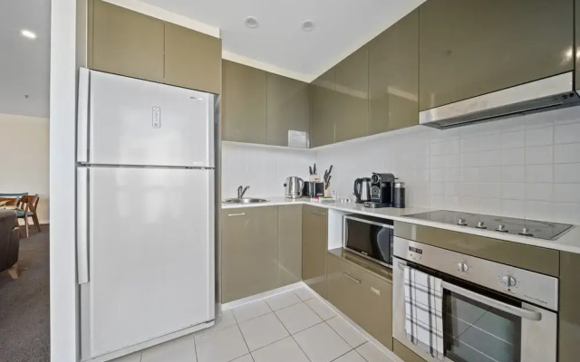Glorious Central Canberra 1-bed With Pool & Sauna