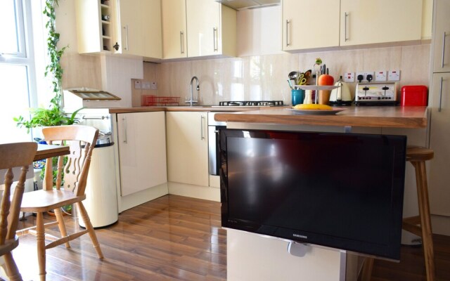 3 Bedroom House With Roof Terrace