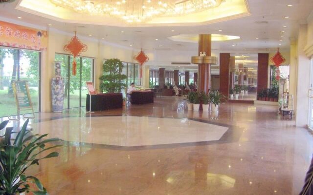Qing Yuan Gao Pin Hui Bai Lao Hui Superior Spa Villa