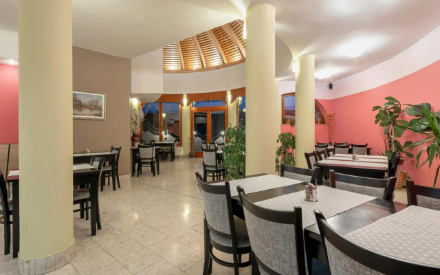 Sándor Hotel