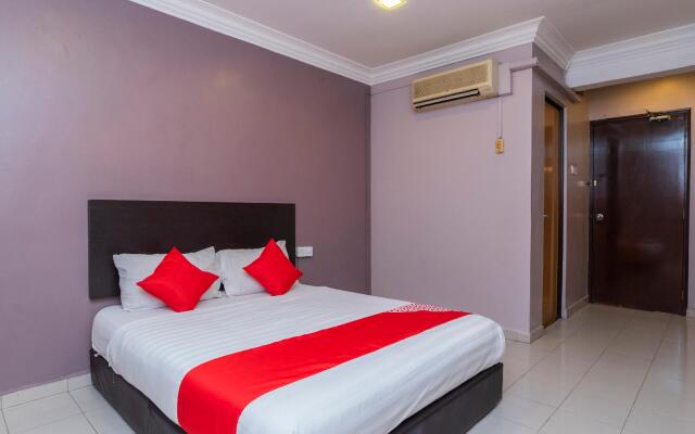 OYO 44027 Golden Horse Hotel